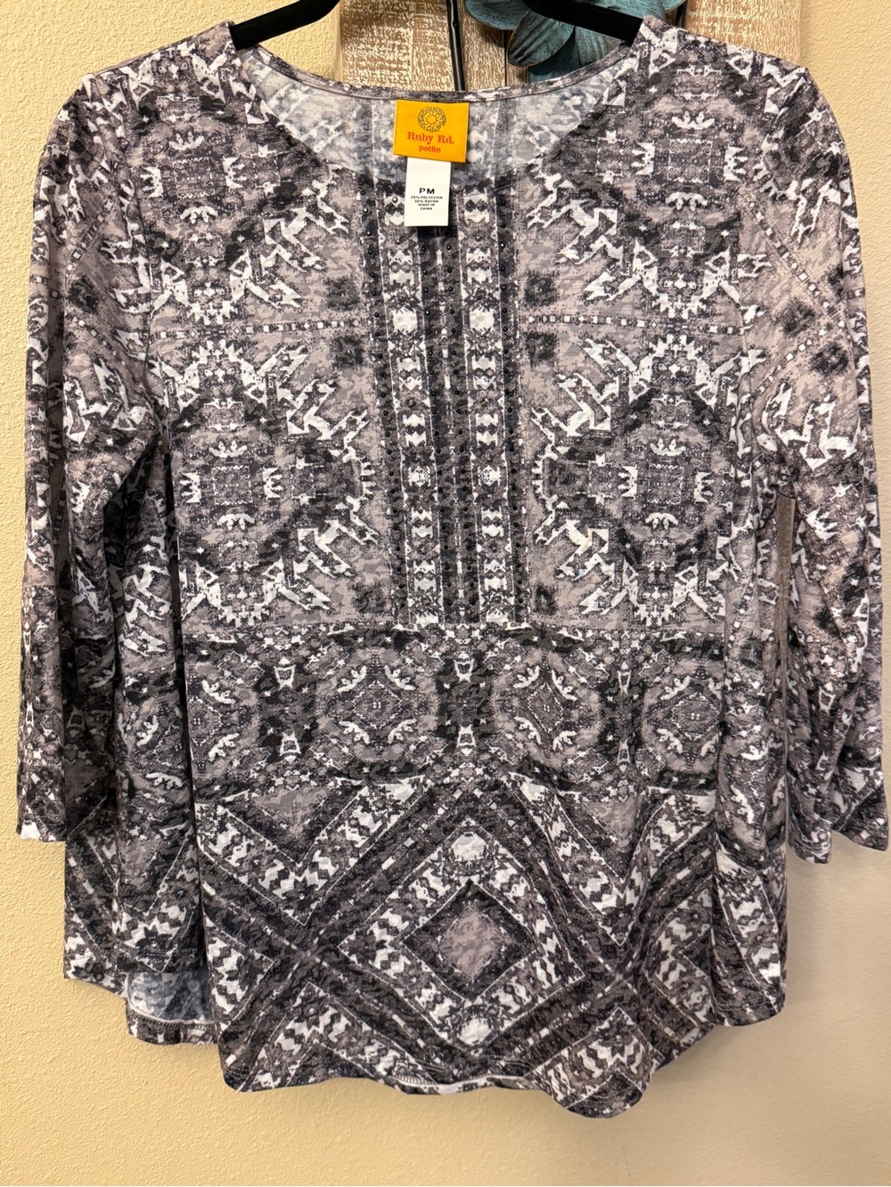 Ruby Rd. Gray Abstract Print Embellished 3/4 Sleeve Top Womens Petite Medium EUC